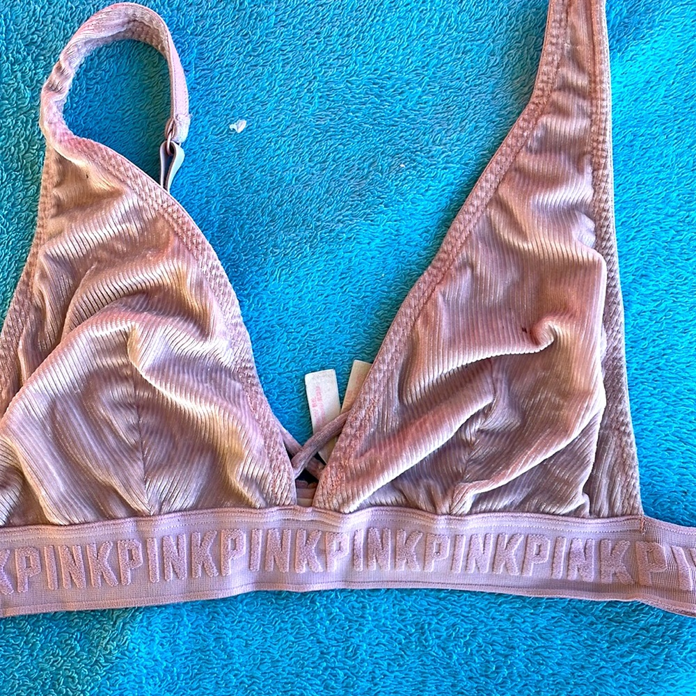 PINK SPORT BRA… I will nagochiate on the price..